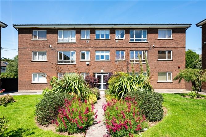 https://photos-a.propertyimages.ie/media/2/2/5/5008522/d5abfd70-e8d6-4052-89fe-73d0299da1c7_l.jpg