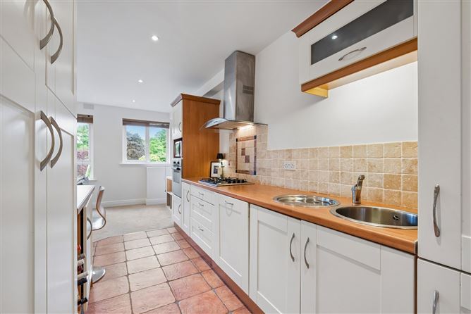 https://photos-a.propertyimages.ie/media/2/2/5/5008522/d5abfd70-e8d6-4052-89fe-73d0299da1c7_l.jpg