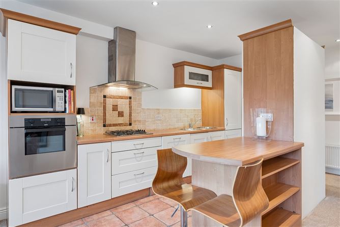 https://photos-a.propertyimages.ie/media/2/2/5/5008522/d5abfd70-e8d6-4052-89fe-73d0299da1c7_l.jpg