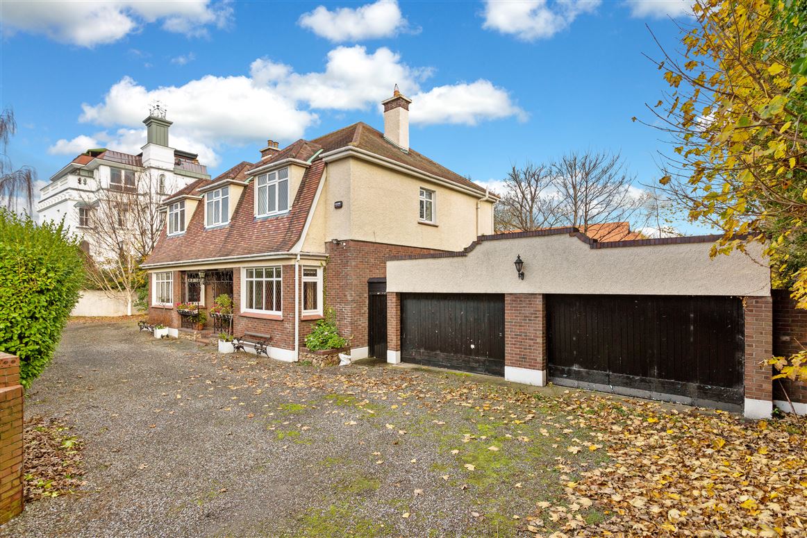 Holyrood House, Holyrood Park, Ballsbridge, Dublin 4