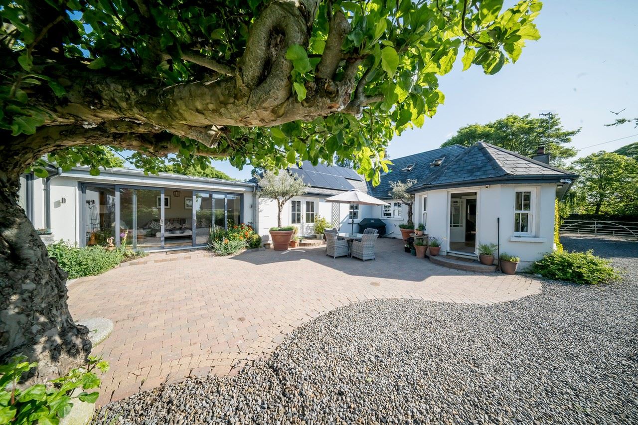 "Curlew Lodge" High Road , Mornington, Meath
