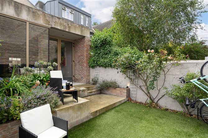 https://photos-a.propertyimages.ie/media/2/2/7/5022722/9692c370-3a8b-4885-b14b-a3b75a760ae5_l.jpg