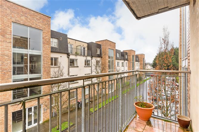 6 Eaton Green, Rathcoole, County Dublin