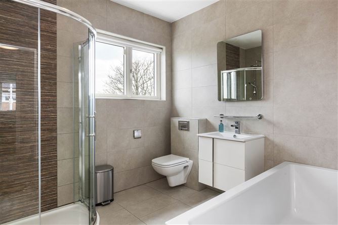 https://photos-a.propertyimages.ie/media/2/2/8/4916822/3317fcf1-0723-49bb-9ab5-67b95d3c22ca_l.jpg