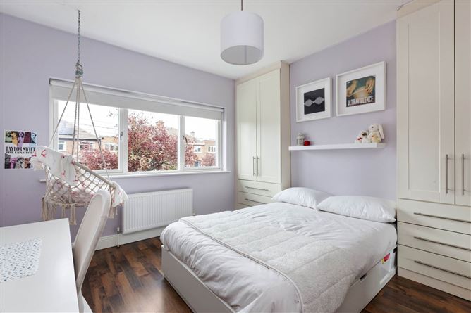 https://photos-a.propertyimages.ie/media/2/2/8/4916822/3317fcf1-0723-49bb-9ab5-67b95d3c22ca_l.jpg