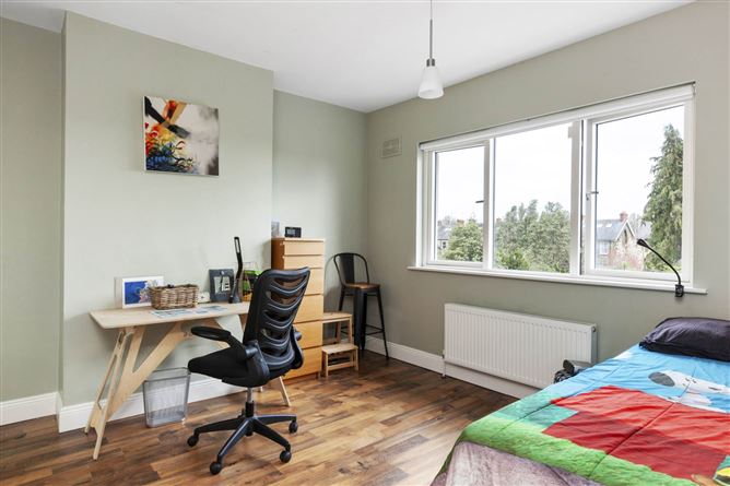 https://photos-a.propertyimages.ie/media/2/2/8/4916822/3317fcf1-0723-49bb-9ab5-67b95d3c22ca_l.jpg