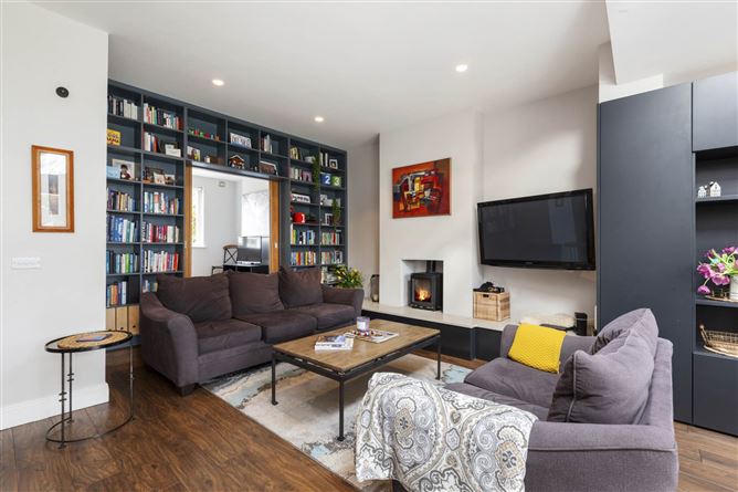 https://photos-a.propertyimages.ie/media/2/2/8/4916822/3317fcf1-0723-49bb-9ab5-67b95d3c22ca_l.jpg