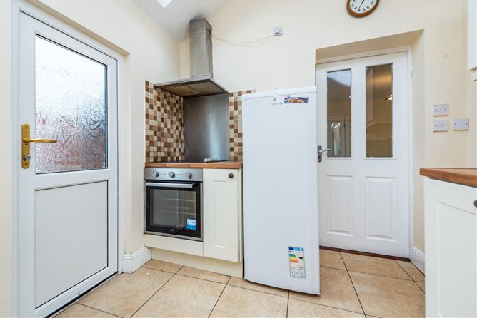 https://photos-a.propertyimages.ie/media/2/2/8/4946822/ac01e512-b1c2-4b02-ab21-0c09a64e266e_l.jpg