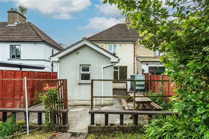 https://photos-a.propertyimages.ie/media/2/2/8/4946822/ac01e512-b1c2-4b02-ab21-0c09a64e266e_l.jpg