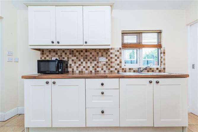 https://photos-a.propertyimages.ie/media/2/2/8/4946822/ac01e512-b1c2-4b02-ab21-0c09a64e266e_l.jpg