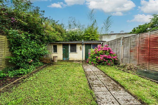 https://photos-a.propertyimages.ie/media/2/2/8/4946822/ac01e512-b1c2-4b02-ab21-0c09a64e266e_l.jpg