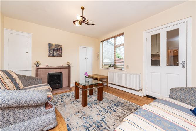 https://photos-a.propertyimages.ie/media/2/2/8/4946822/ac01e512-b1c2-4b02-ab21-0c09a64e266e_l.jpg
