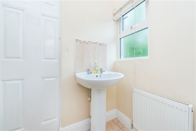 https://photos-a.propertyimages.ie/media/2/2/8/4946822/ac01e512-b1c2-4b02-ab21-0c09a64e266e_l.jpg
