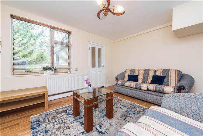 https://photos-a.propertyimages.ie/media/2/2/8/4946822/ac01e512-b1c2-4b02-ab21-0c09a64e266e_l.jpg