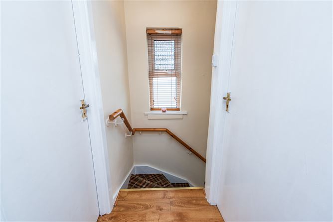 https://photos-a.propertyimages.ie/media/2/2/8/4946822/ac01e512-b1c2-4b02-ab21-0c09a64e266e_l.jpg