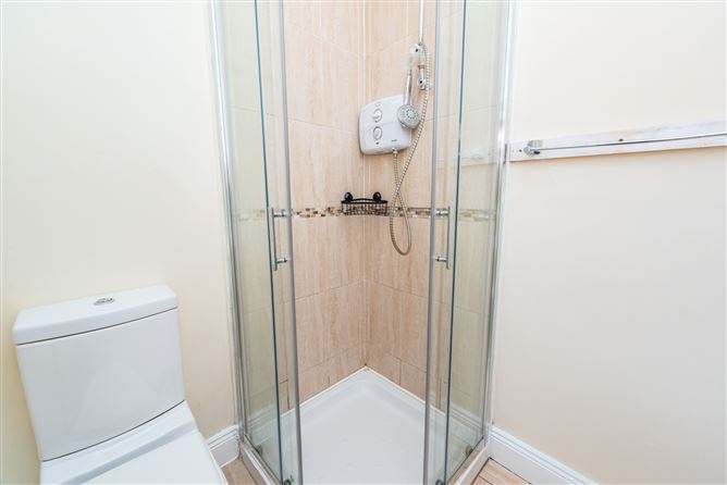 https://photos-a.propertyimages.ie/media/2/2/8/4946822/ac01e512-b1c2-4b02-ab21-0c09a64e266e_l.jpg