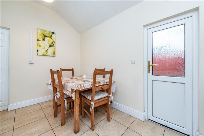 https://photos-a.propertyimages.ie/media/2/2/8/4946822/ac01e512-b1c2-4b02-ab21-0c09a64e266e_l.jpg