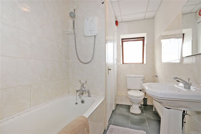 14 Strand Court, O'Callaghan Strand, Limerick