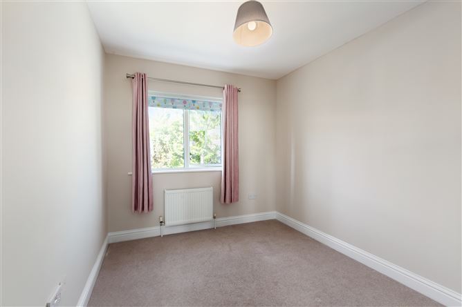 https://photos-a.propertyimages.ie/media/2/2/9/4927922/ae853c99-6a30-495c-aba7-cf64ca0d866b_l.jpg