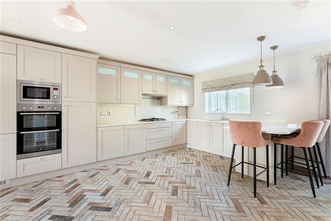 https://photos-a.propertyimages.ie/media/2/2/9/4927922/ae853c99-6a30-495c-aba7-cf64ca0d866b_l.jpg
