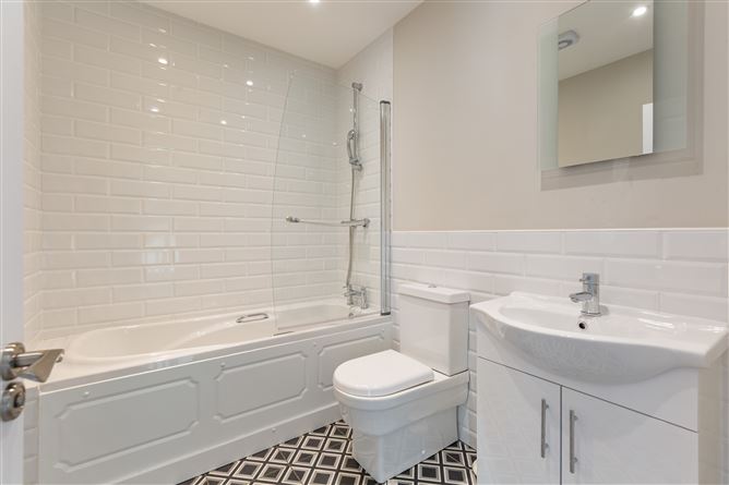 https://photos-a.propertyimages.ie/media/2/2/9/4927922/ae853c99-6a30-495c-aba7-cf64ca0d866b_l.jpg