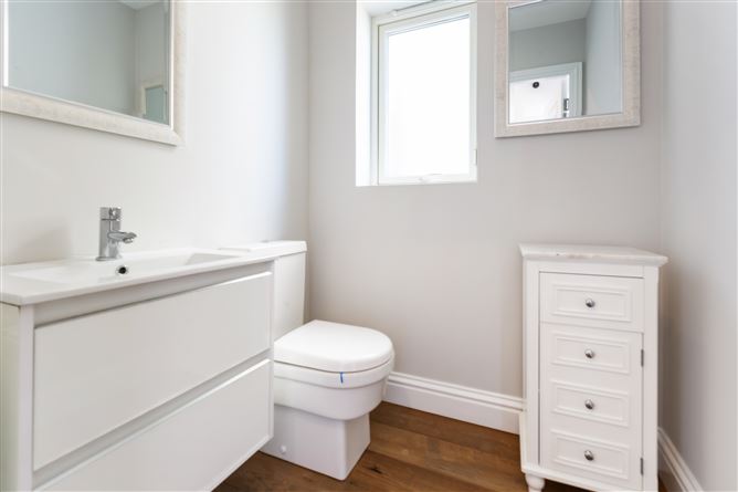 https://photos-a.propertyimages.ie/media/2/2/9/4927922/ae853c99-6a30-495c-aba7-cf64ca0d866b_l.jpg