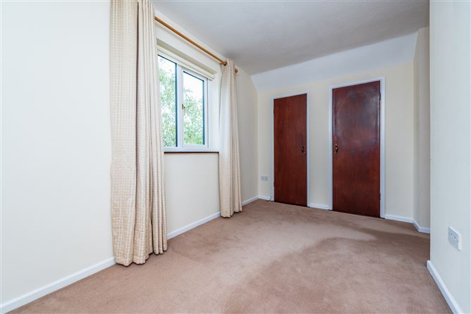 https://photos-a.propertyimages.ie/media/2/2/9/4953922/85077268-5148-462b-a1a6-2566a9025660_l.jpg