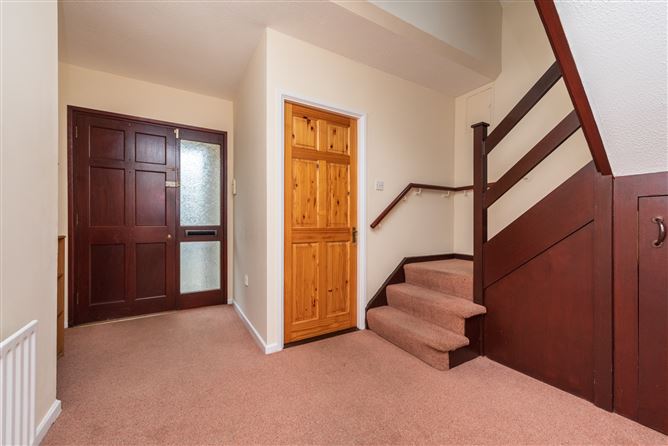 https://photos-a.propertyimages.ie/media/2/2/9/4953922/85077268-5148-462b-a1a6-2566a9025660_l.jpg