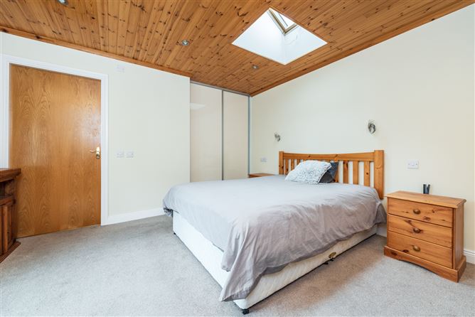 https://photos-a.propertyimages.ie/media/2/2/9/4953922/85077268-5148-462b-a1a6-2566a9025660_l.jpg