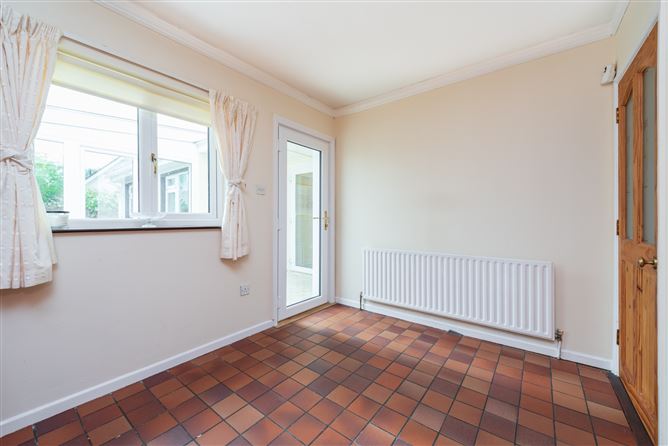 https://photos-a.propertyimages.ie/media/2/2/9/4953922/85077268-5148-462b-a1a6-2566a9025660_l.jpg