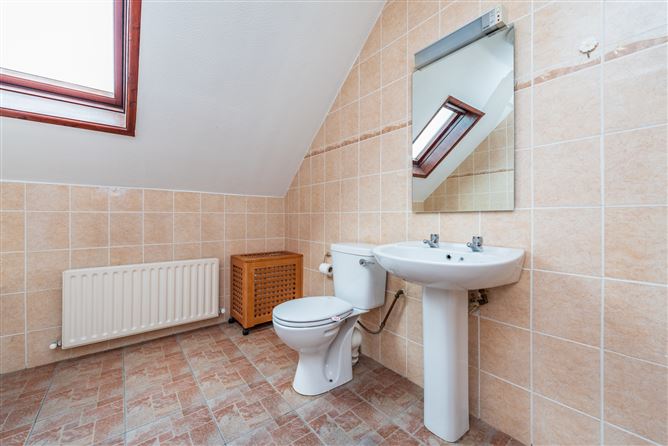 https://photos-a.propertyimages.ie/media/2/2/9/4953922/85077268-5148-462b-a1a6-2566a9025660_l.jpg