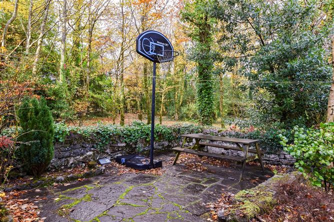 Cloosh House, Canrawer East, Oughterard, Galway