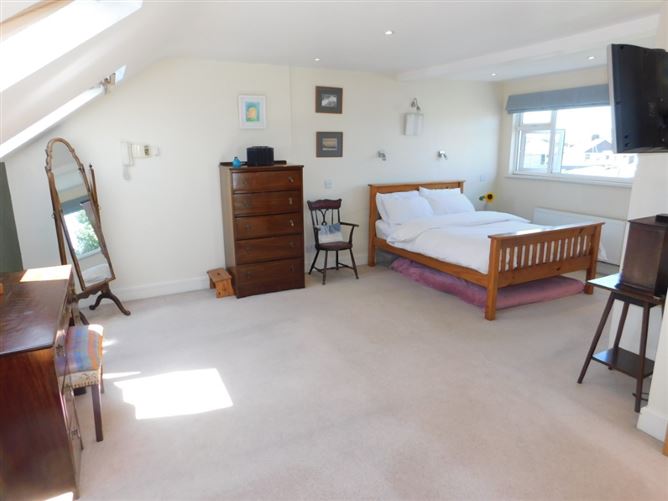 https://photos-a.propertyimages.ie/media/2/3/0/5017032/5b36162d-5a26-4a5e-a623-8be92a5817cf_l.jpg