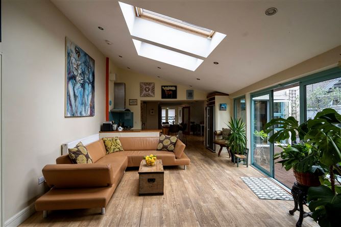 https://photos-a.propertyimages.ie/media/2/3/0/5017032/5b36162d-5a26-4a5e-a623-8be92a5817cf_l.jpg