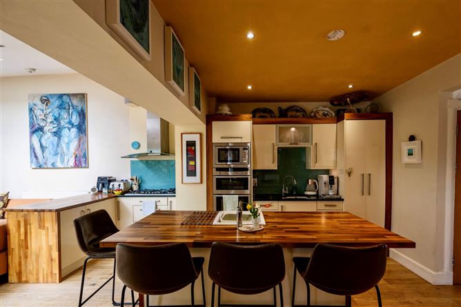 https://photos-a.propertyimages.ie/media/2/3/0/5017032/5b36162d-5a26-4a5e-a623-8be92a5817cf_l.jpg