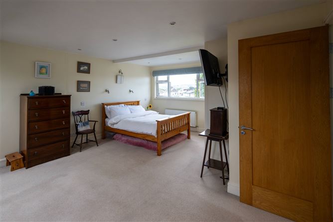 https://photos-a.propertyimages.ie/media/2/3/0/5017032/5b36162d-5a26-4a5e-a623-8be92a5817cf_l.jpg