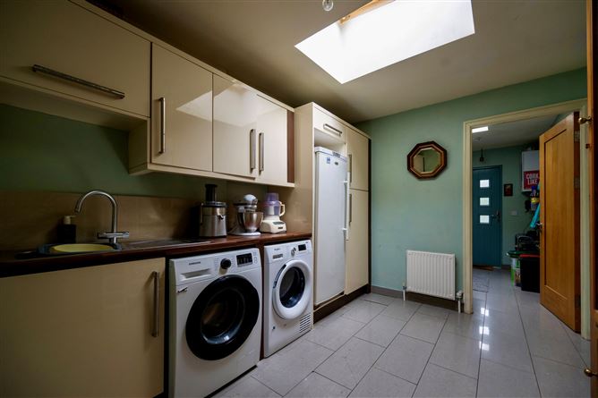 https://photos-a.propertyimages.ie/media/2/3/0/5017032/5b36162d-5a26-4a5e-a623-8be92a5817cf_l.jpg