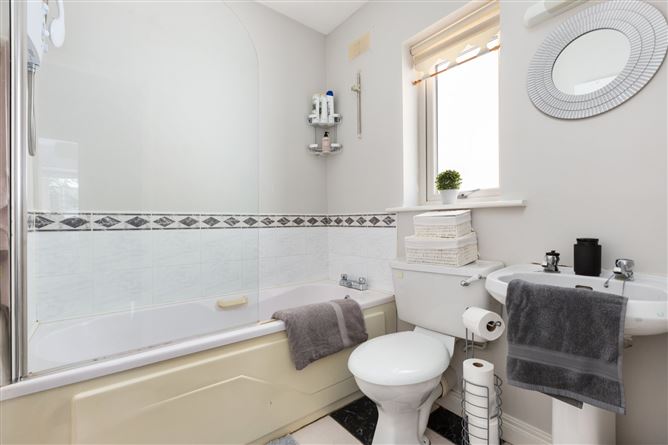 Photo 13 of 18 — 26 Daletree Avenue, Ballycullen, Dublin 24
