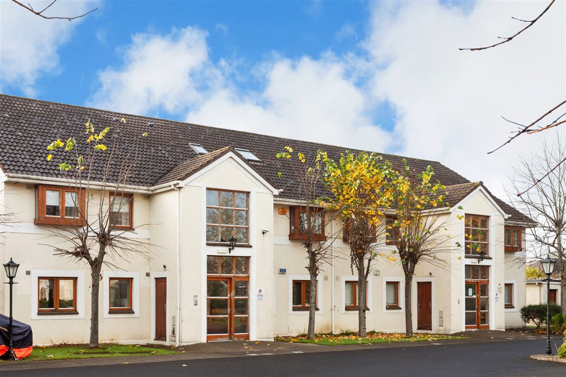 16 Ashleigh Court, Castleknock, Dublin 15.