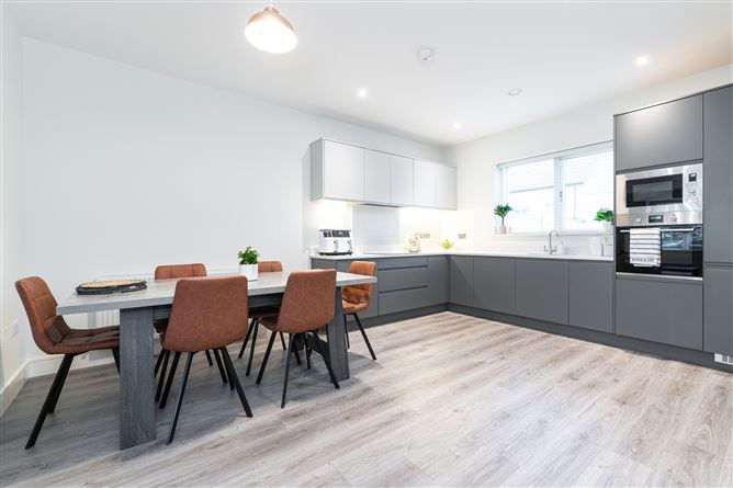 12 Clay Farm Green, Leopardstown, Dublin 18