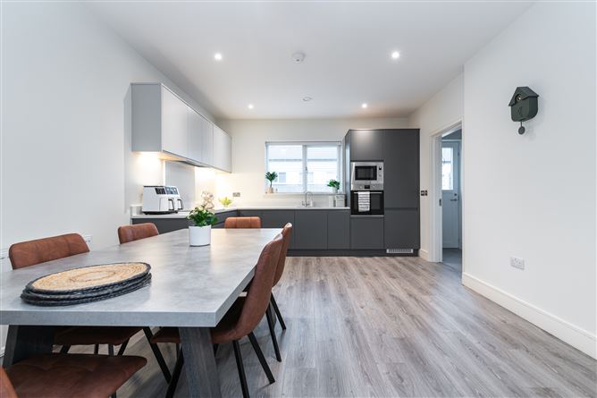 12 Clay Farm Green, Leopardstown, Dublin 18
