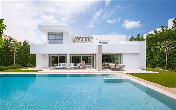 {name:Malaga, codeiso:MA}, Estepona, Estepona East, El Paraiso, Spain - COSTA-01247P