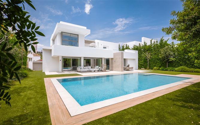 {name:Malaga, codeiso:MA}, Estepona, Estepona East, El Paraiso, Spain - COSTA-01247P