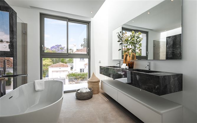 {name:Malaga, codeiso:MA}, Estepona, Estepona East, El Paraiso, Spain - COSTA-01247P
