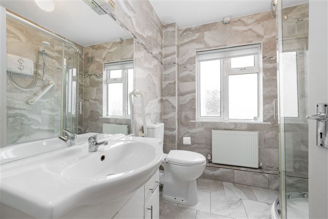 25 Brompton Lawn, Castleknock, Dublin 15