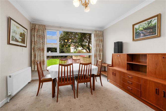 25 Brompton Lawn, Castleknock, Dublin 15