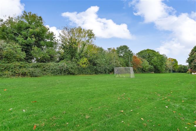 25 Brompton Lawn, Castleknock, Dublin 15