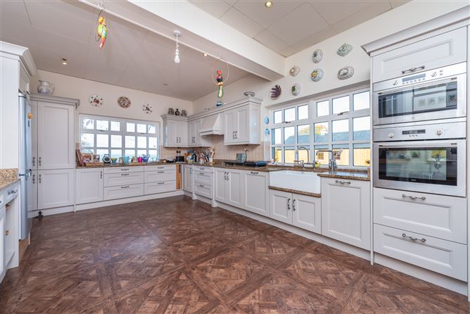 https://photos-a.propertyimages.ie/media/2/3/1/4998132/5ae1c6d5-3531-4e64-abbe-e1ed06d86c64_l.jpg