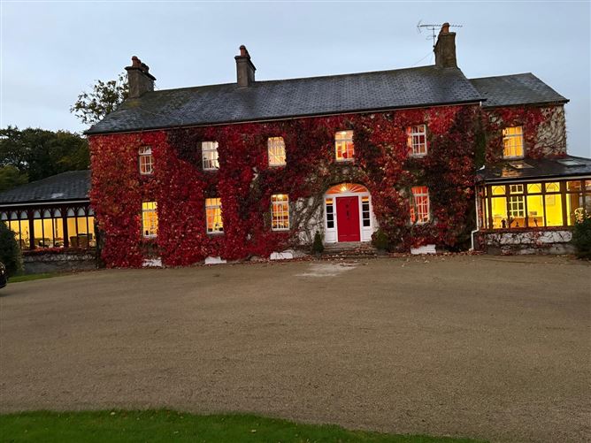 https://photos-a.propertyimages.ie/media/2/3/1/4998132/5ae1c6d5-3531-4e64-abbe-e1ed06d86c64_l.jpg
