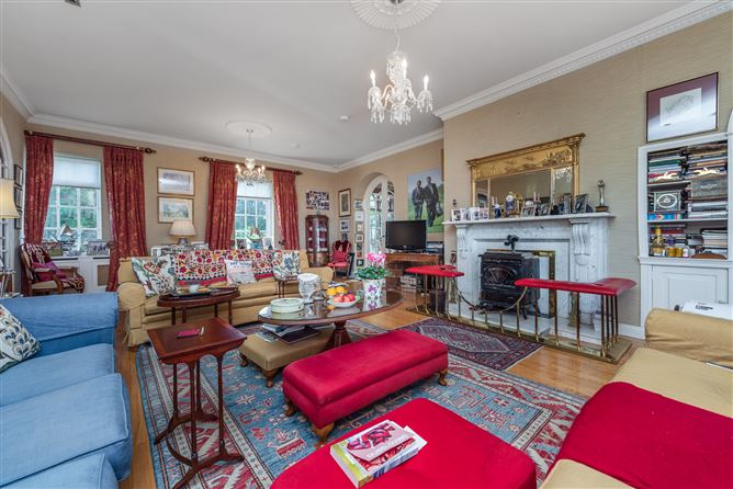 https://photos-a.propertyimages.ie/media/2/3/1/4998132/5ae1c6d5-3531-4e64-abbe-e1ed06d86c64_l.jpg